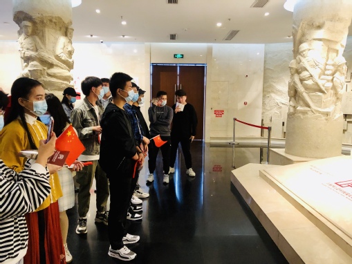 參觀四行倉(cāng)庫(kù)抗戰(zhàn)紀(jì)念館